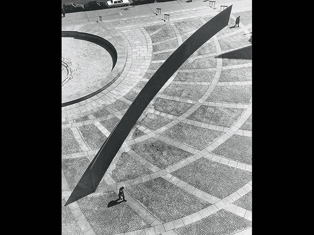 Richard Serra, Tilted Arc. 