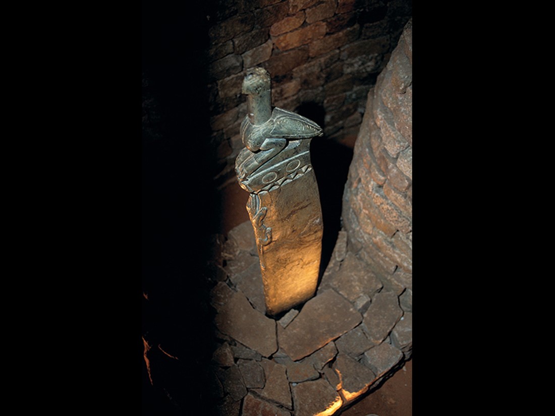 Bird carved from soapstone, Great Zimbabwe, Zimbabwe. 