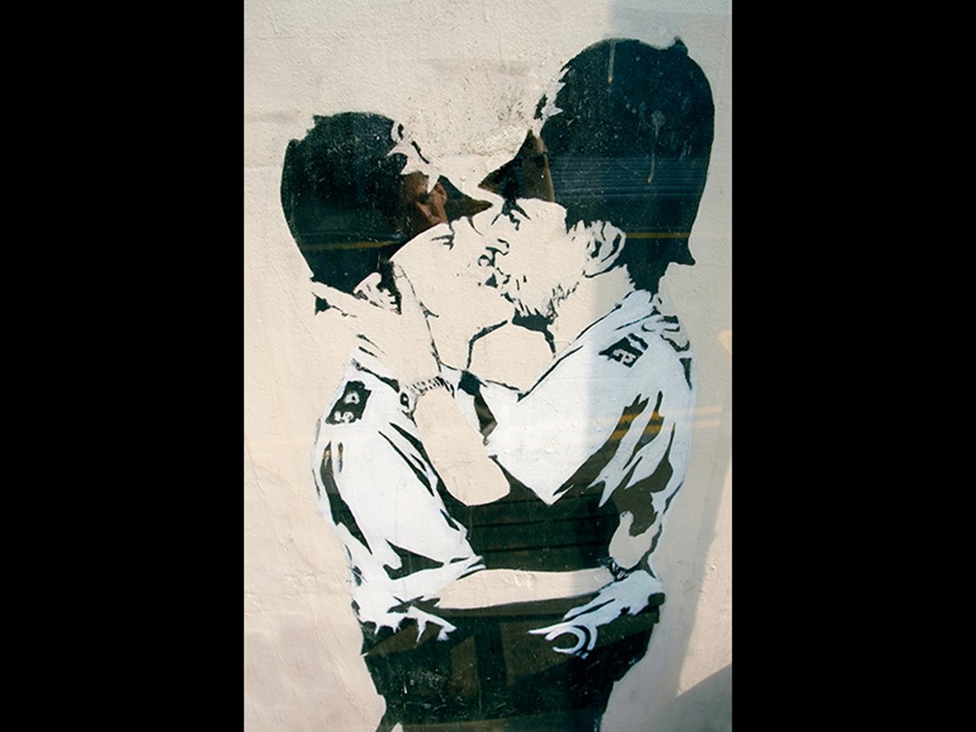 Banksy, Kissing Coppers. 