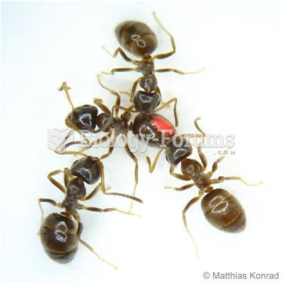 Healthy workers of the invasive garden ant (Lasius neglectus) remove an infectious fungal pathogen