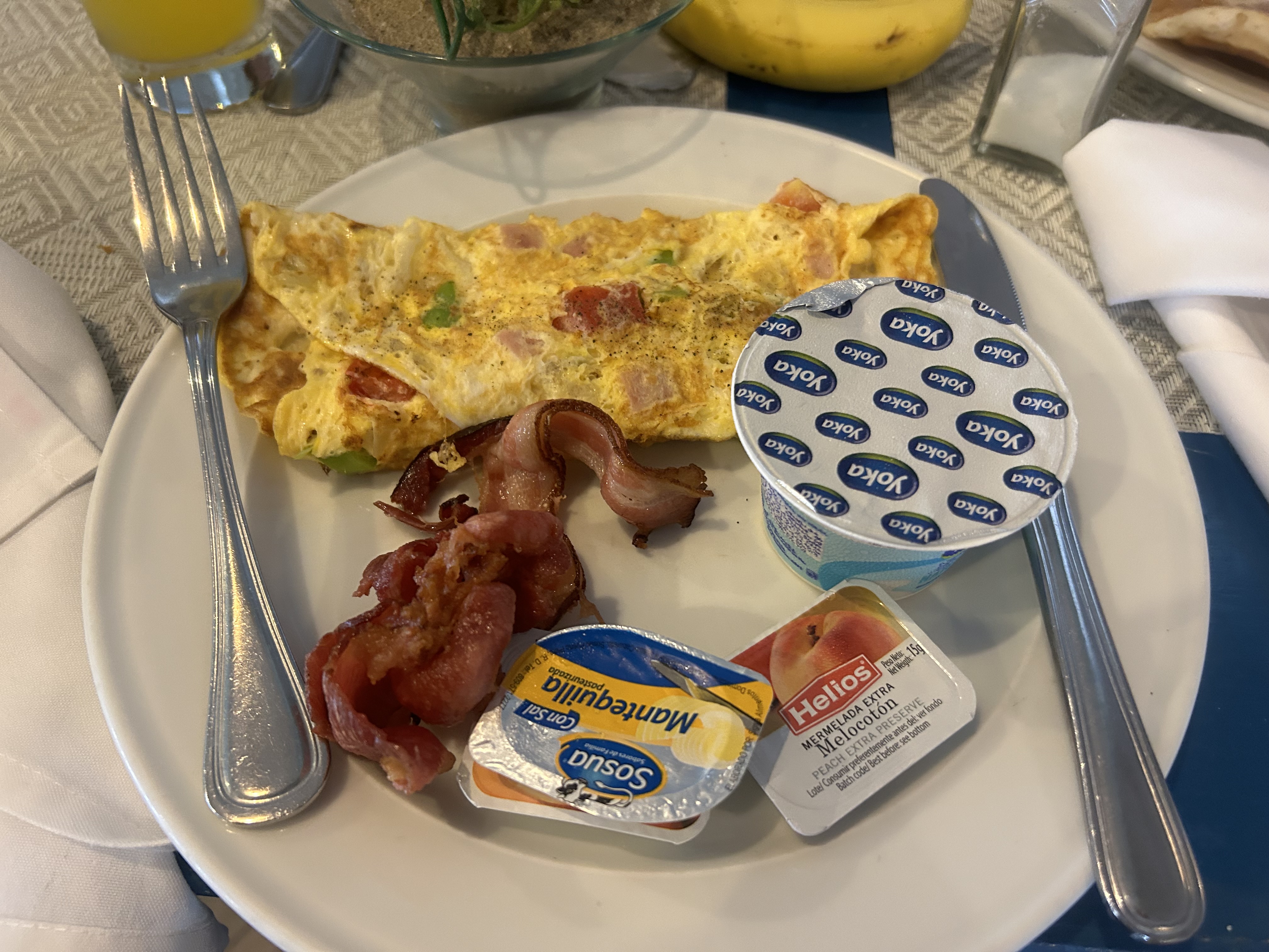 Dominican omelette with bacon
